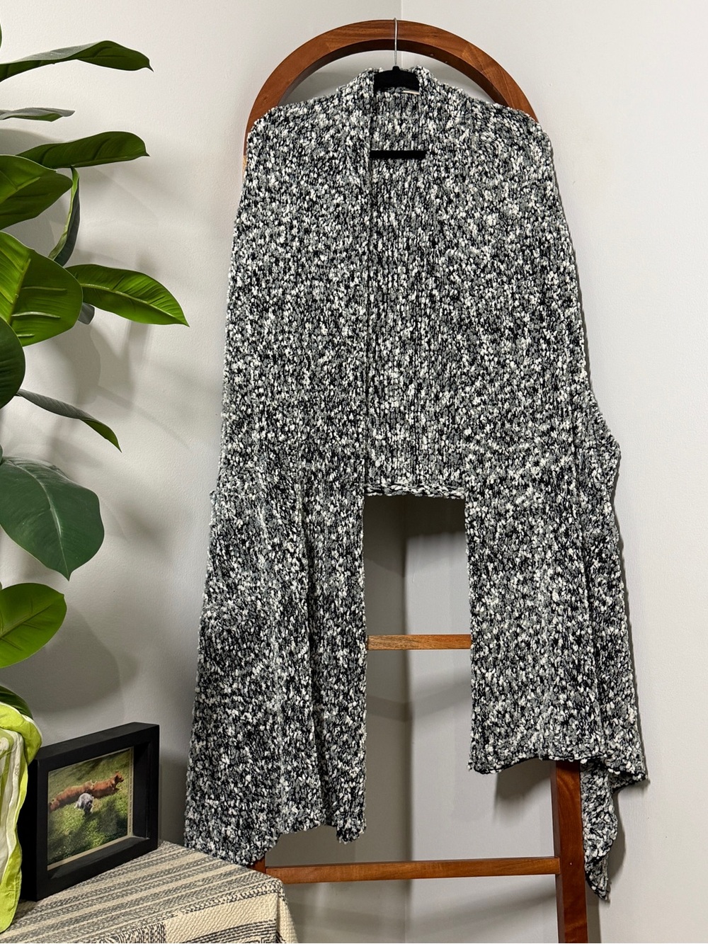Soft Surroundings ONE SIZE White Black Chenille Knit Cloud Wrap Pockets